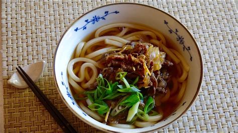 肉うどん レシピ 牛肉 玉ねぎ ～ なぜ玉ねぎは涙を誘うのか？